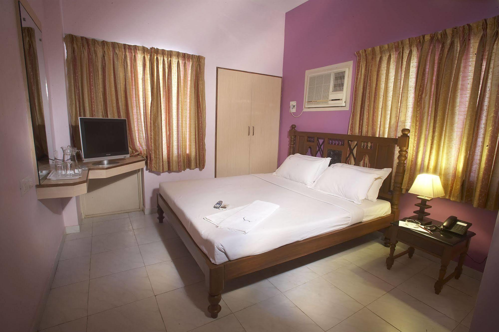 Hotel Crescent Inn Chennai Ngoại thất bức ảnh