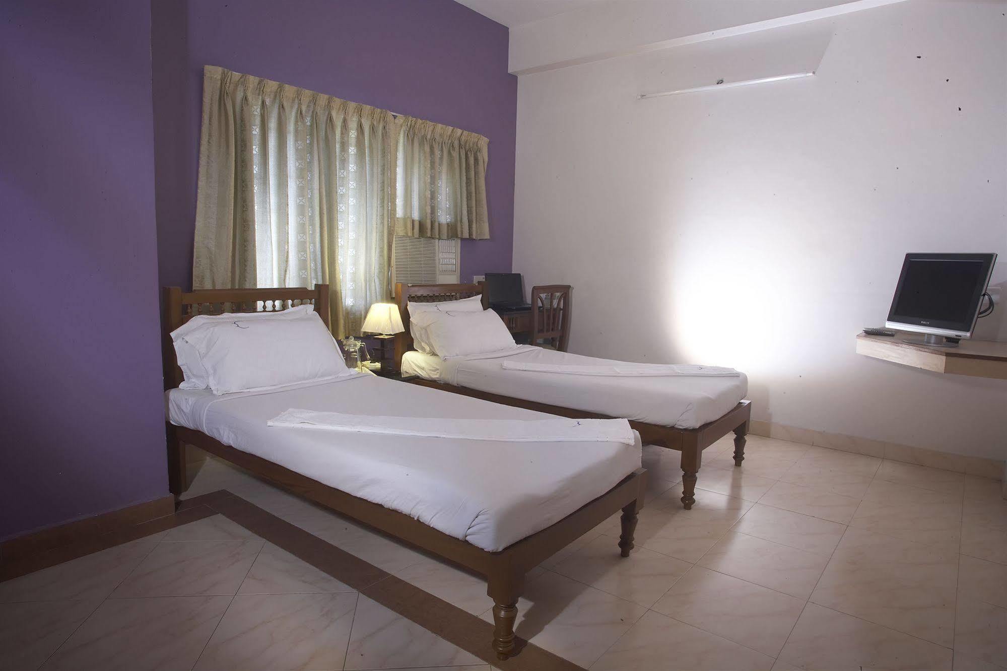 Hotel Crescent Inn Chennai Ngoại thất bức ảnh