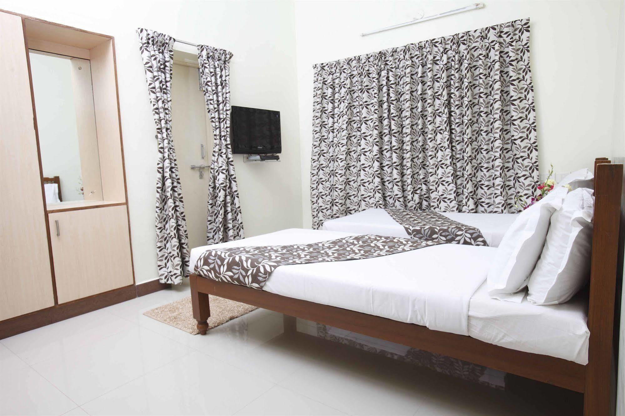 Hotel Crescent Inn Chennai Ngoại thất bức ảnh